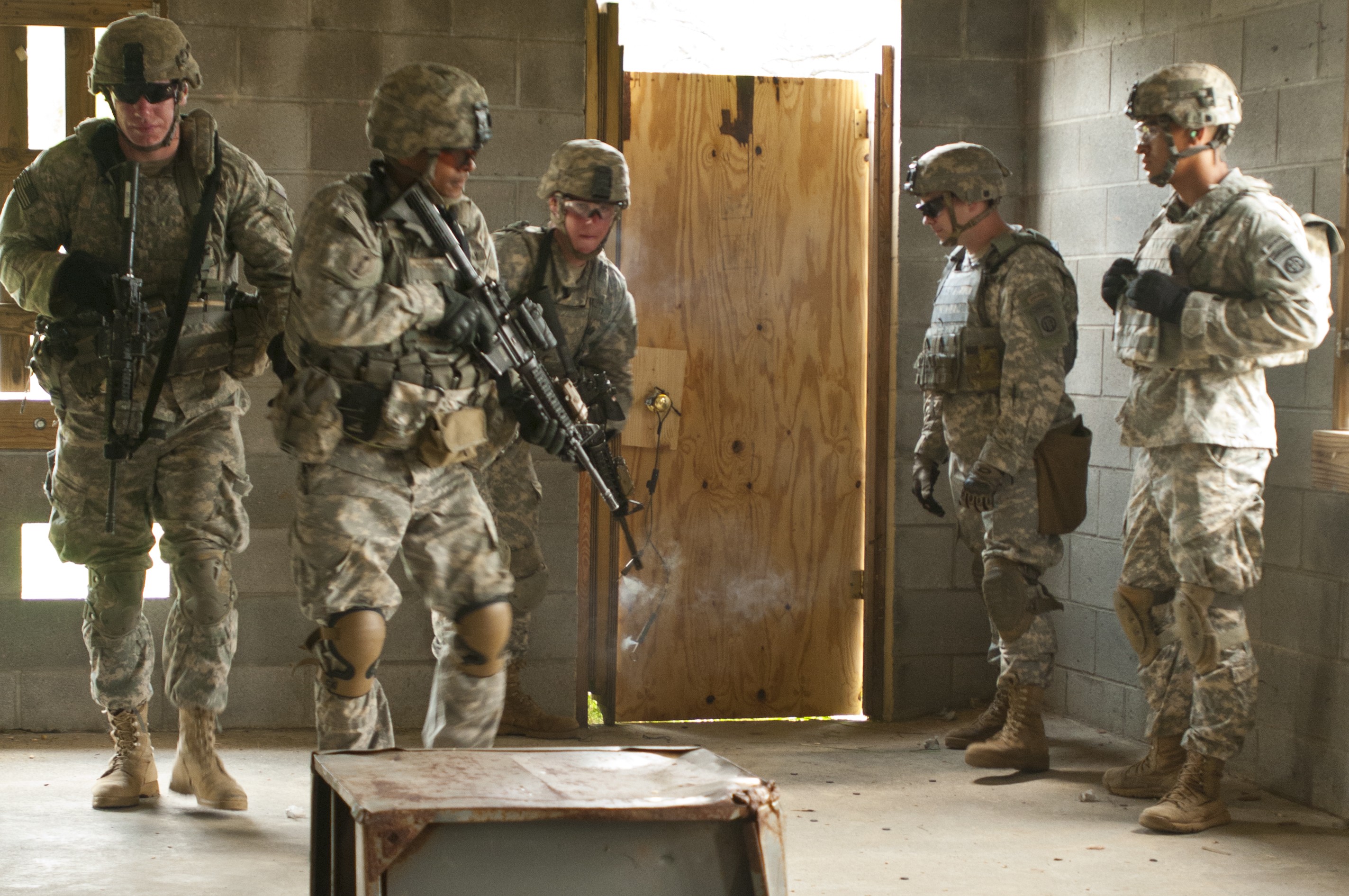 Red Falcons learn breaching techniques | Article | The United States Army