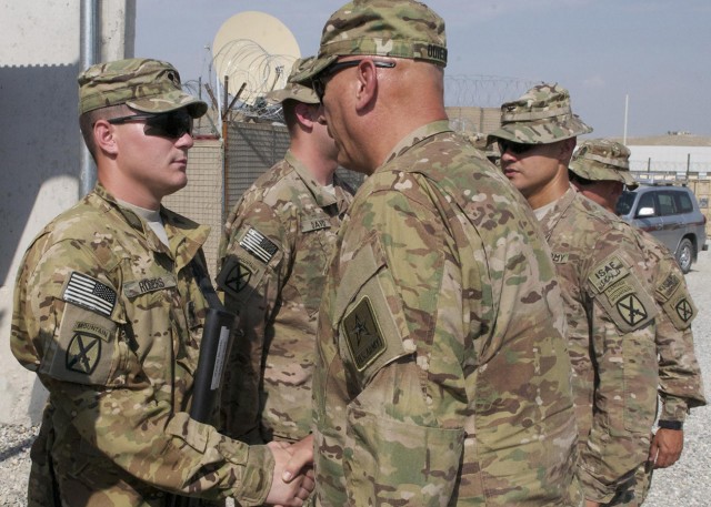 Odierno presents award