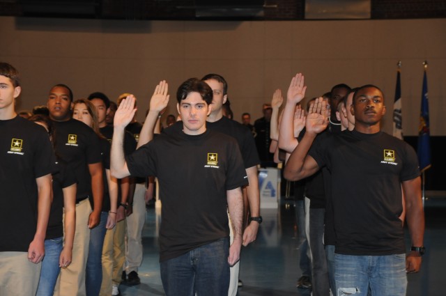 New Soldiers sworn in at MDW's final Twilight Tattoo of 2013