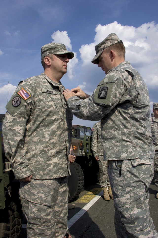 Lt. Col. Johnson presents Sgt. 1st Class George his Soldiers Medal.