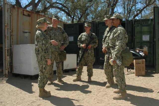 COMNAVRESFOR visits Reservists in California