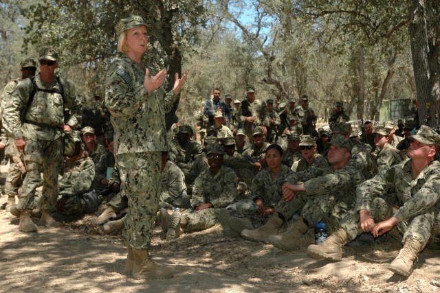 COMNAVRESFOR talks to Reserve Seabees at Fort Hunter Liggett