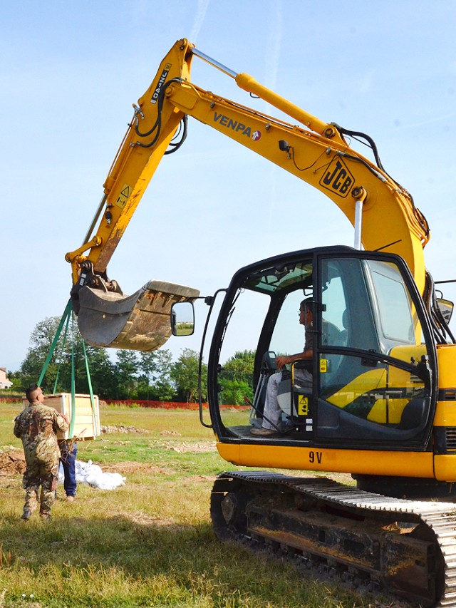 Italian engineers remove WW II UXO from future Peace Park near Caserma Del Din