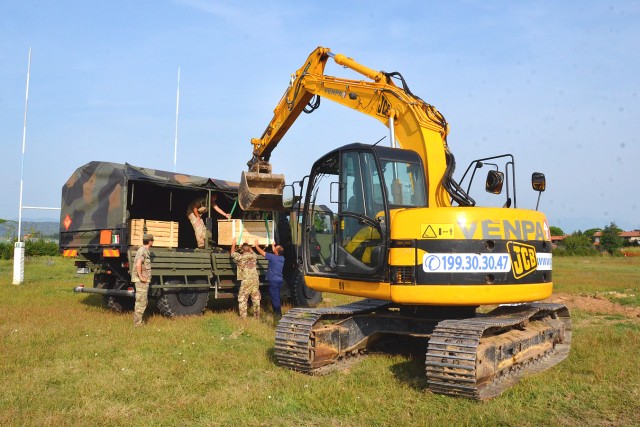 Italian engineers remove WW II UXO from future Peace Park near Caserma Del Din