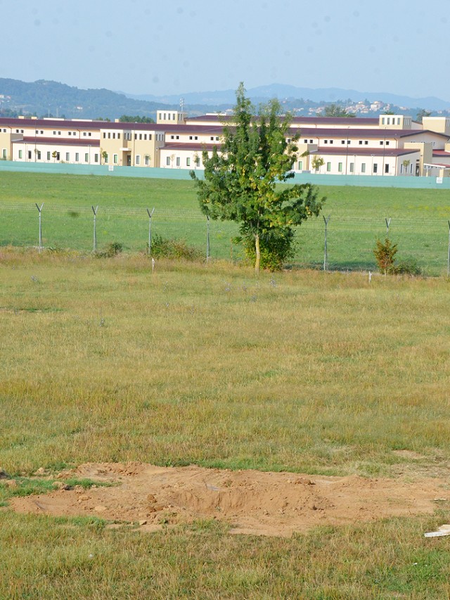 Italian engineers remove WW II UXO from future Peace Park near Caserma Del Din