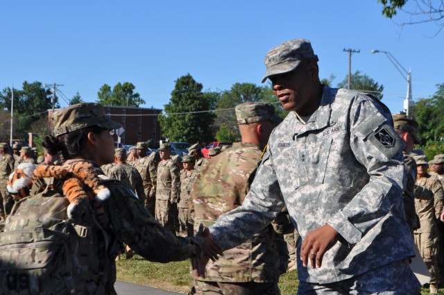 Fort Leonard Wood CG welcomes engineer company home from deployment