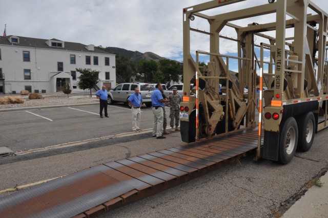 Gen. Via observes Tooele's Straddle Carrier demonstration