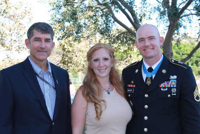 Medal of Honor recipient tours USC Institute for Creative Technologies 