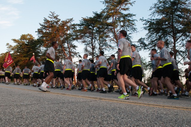 Devil brigade paratroopers stay motivated during XVIII Airborne Corps run