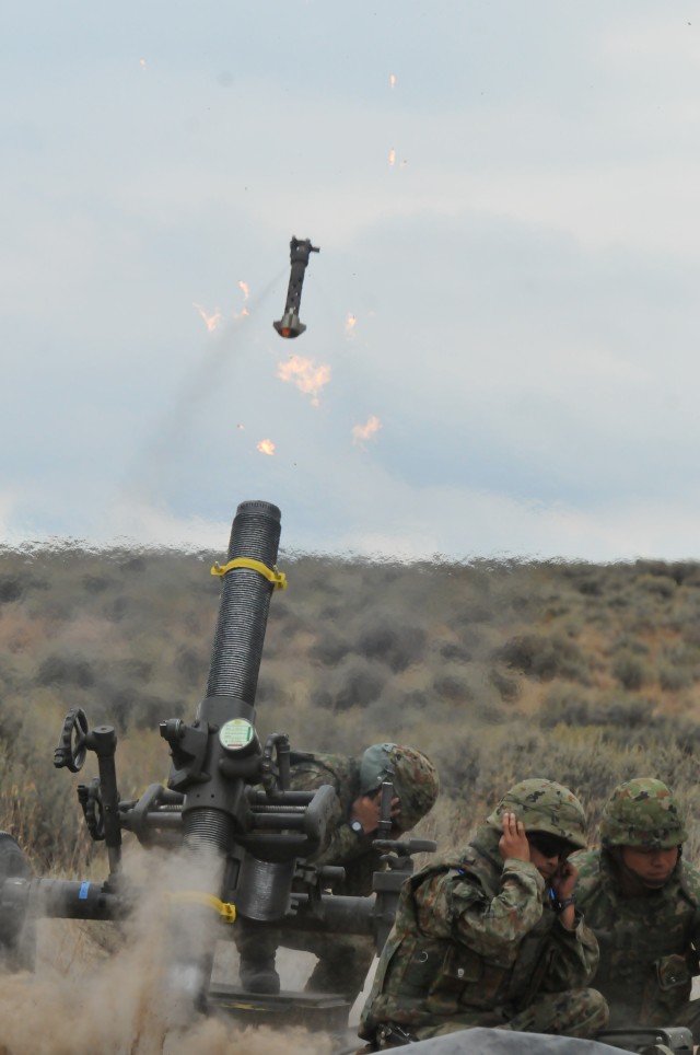 Combined mortar training between American and Japanese forces