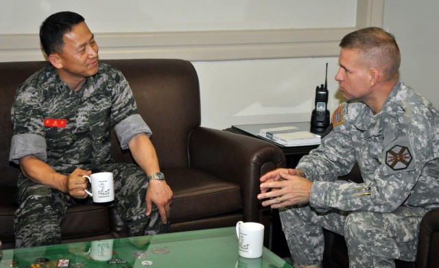 MND visits garrison, strengthens friendship