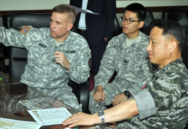 MND visits garrison, strengthens friendship