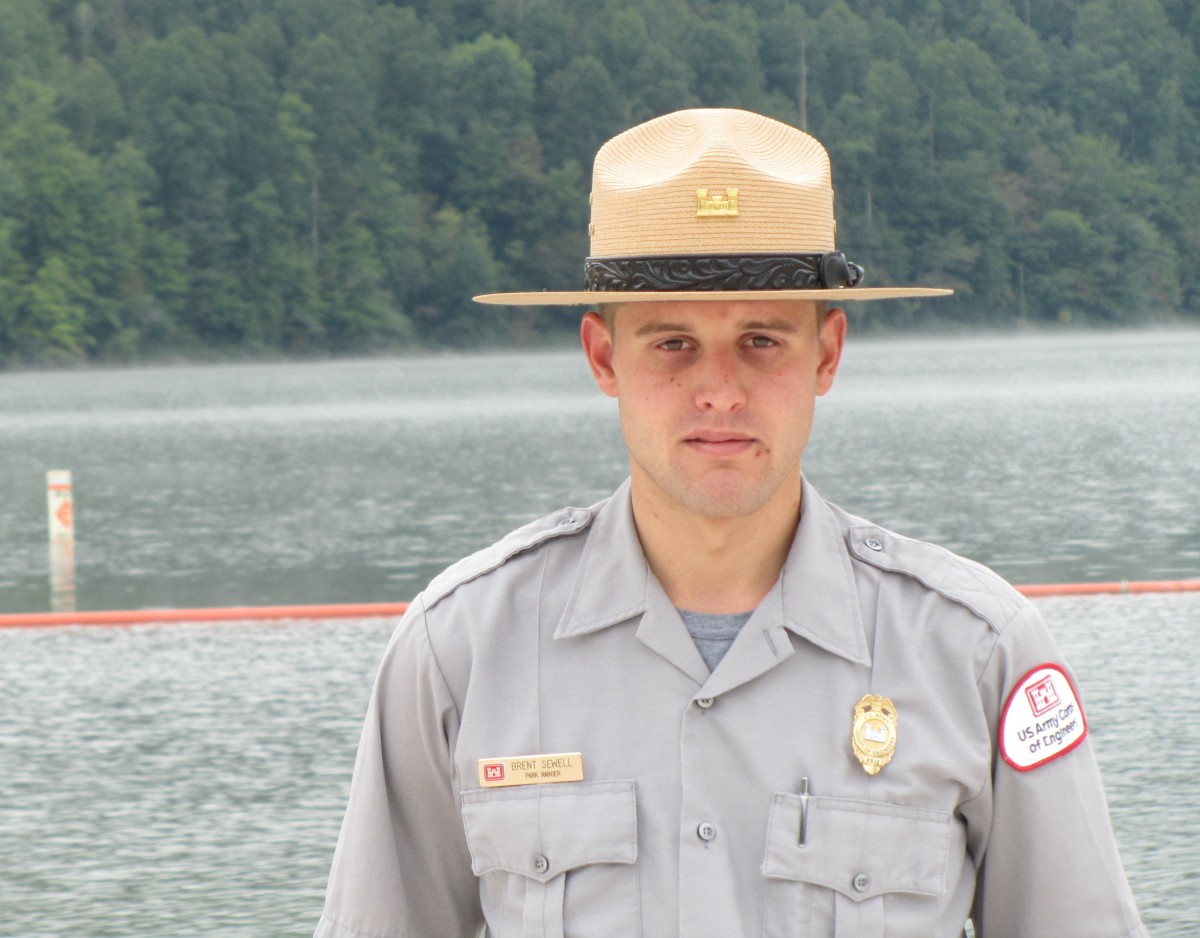 Corps Park Ranger Rescues Drowning Teenager In Martins Fork Lake Article The United States Army