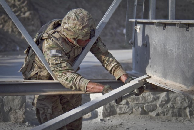 Missouri Guardsmen build bridge helping Currahee movement