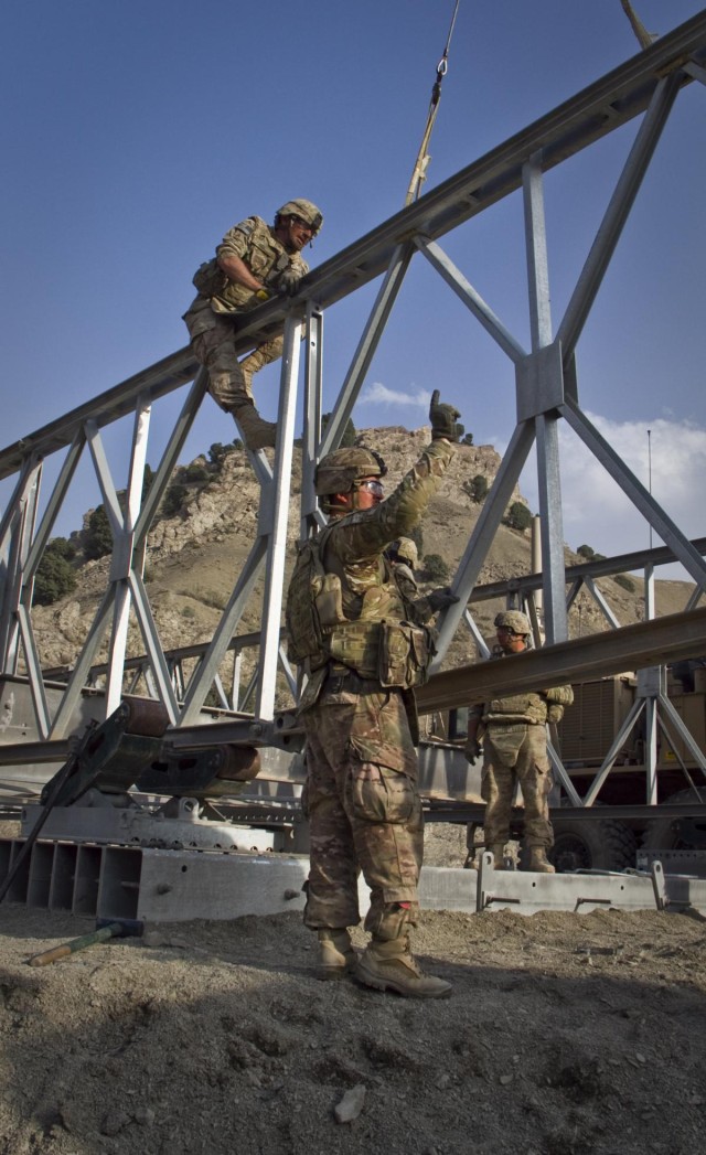 Missouri Guardsmen build bridge helping Currahee movement