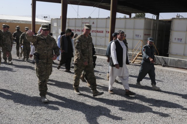 Afghan civilians learn how to operate power plant in Kandahar