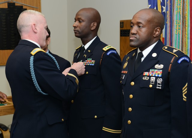 Old Guard Soldiers recognized for Heroic Act