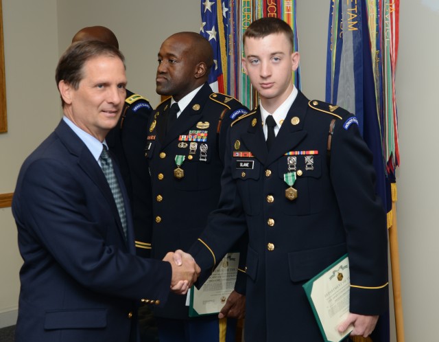 Old Guard Soldiers recognized for Heroic Act