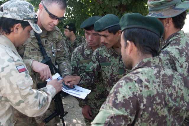 l. National Guard and Polish soldiers train ANSF on US mortar system