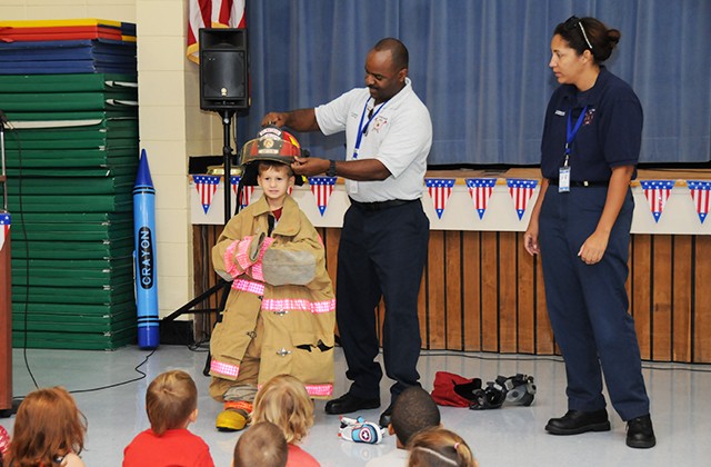 Students learn about 1st responders