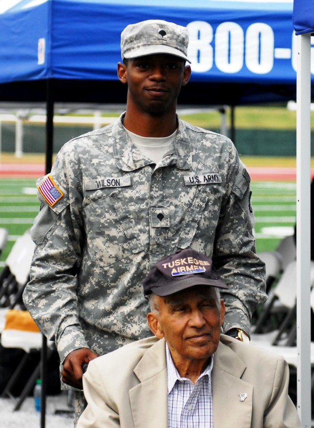 NC Soldiers and community aid veterans during stand down