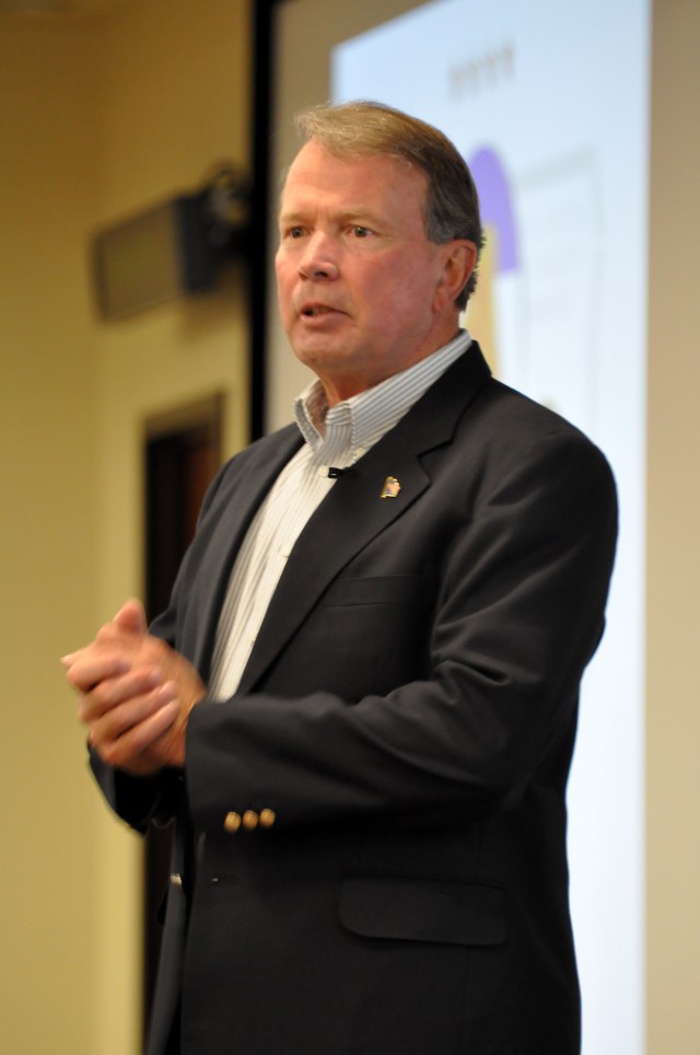 Former commander visits FORSCOM headquarters, shares knowledge with current staff