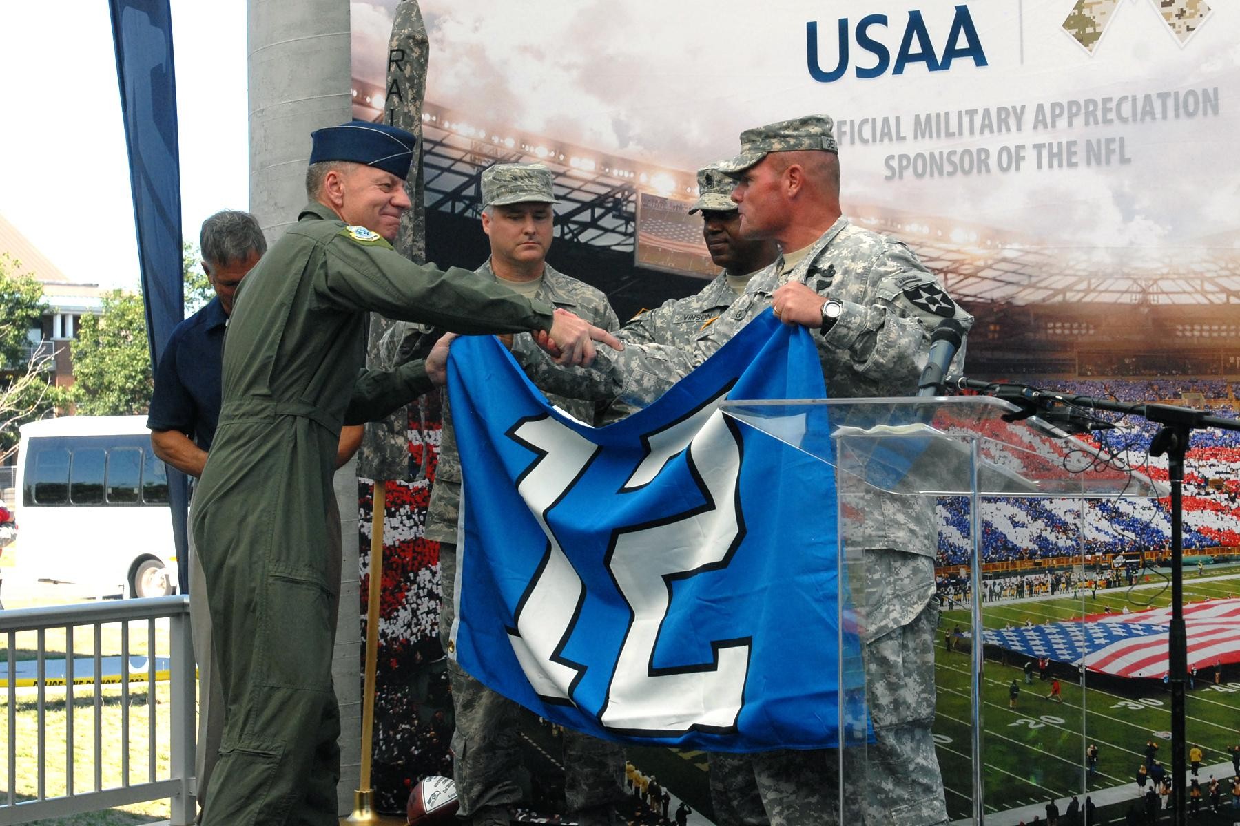 Seahawks Celebrate Military & Veterans with NFL's Salute to