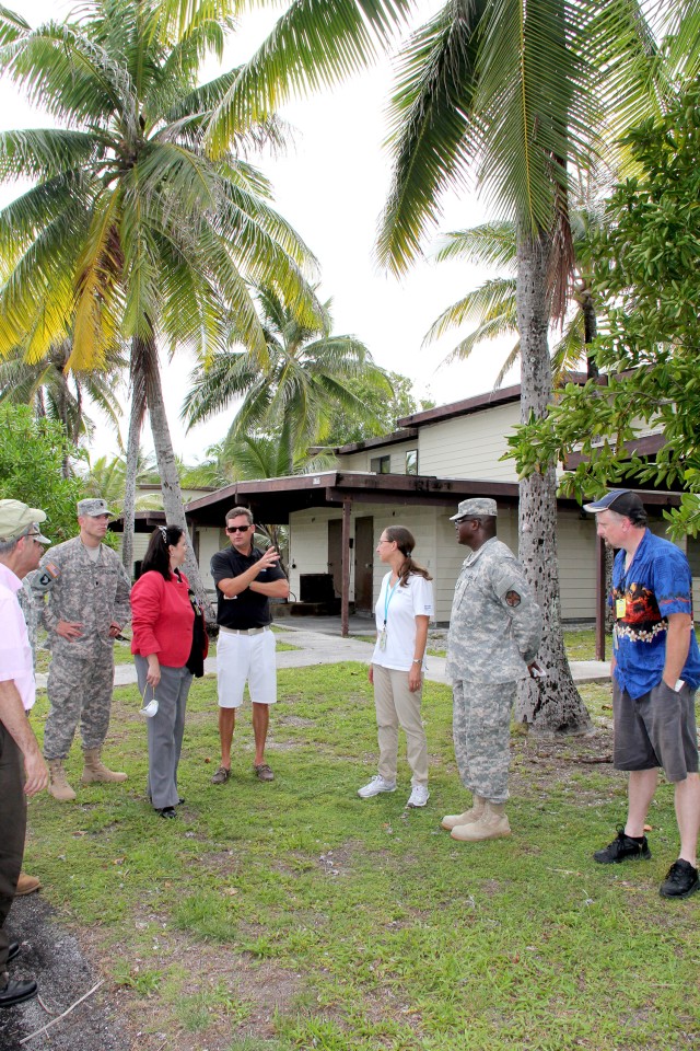 Hammack tours Kwajalein housing