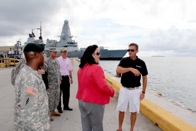 Hammack tours Echo Pier at USAKA