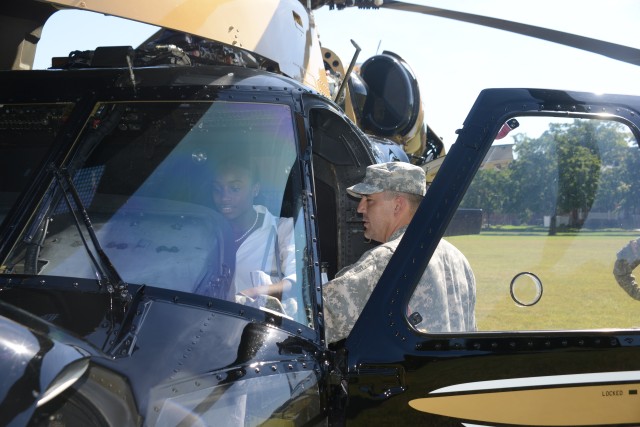 Army Air Operations Group hosts National Defense University interns