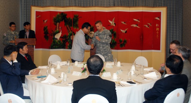 Yongsan leaders reaffirm friendship