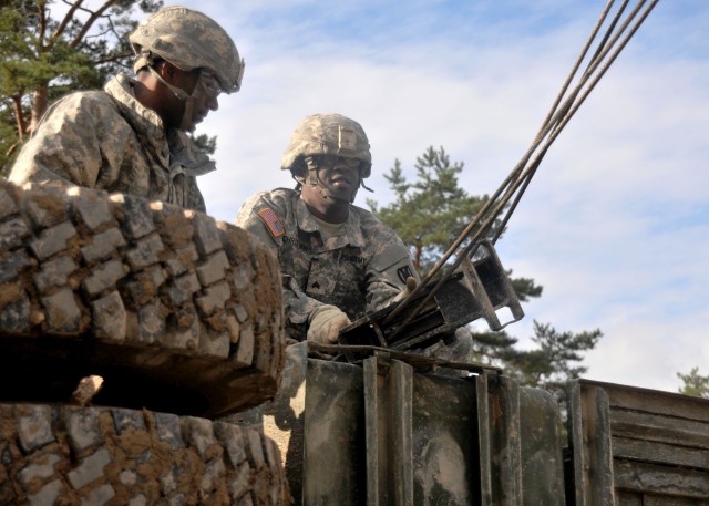 'First in Support' Soldiers get hands on during Wheeled Vehicle Recovery Course