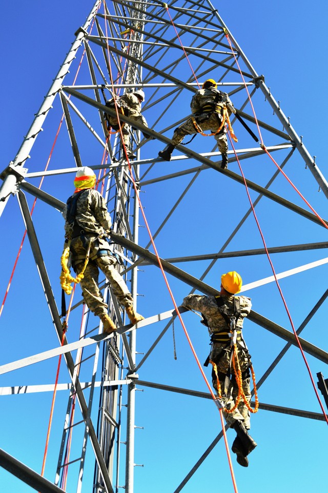 Fort Drum Soldiers earn Tower Climbing Certification 