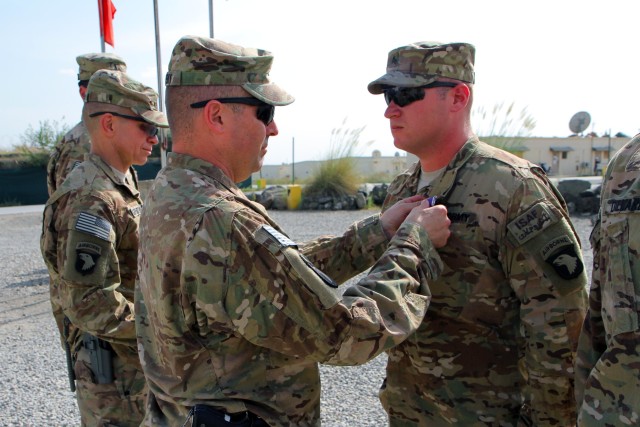 Currahee special troops receive awards