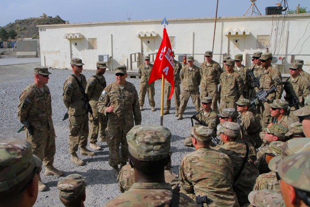 Currahee special troops receive awards