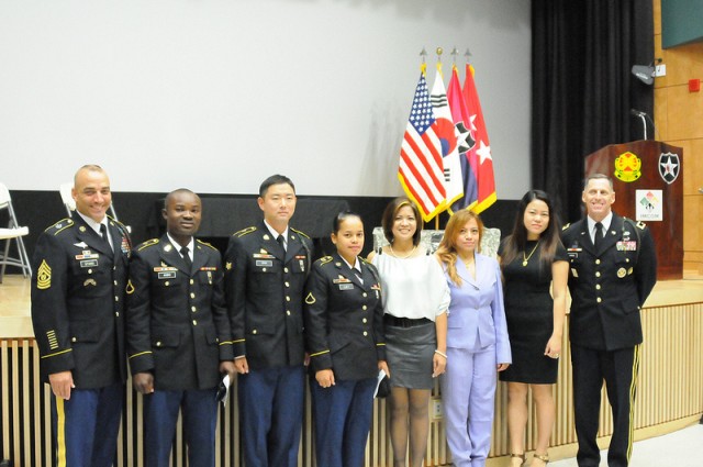 2ID welcomes six new US citizens