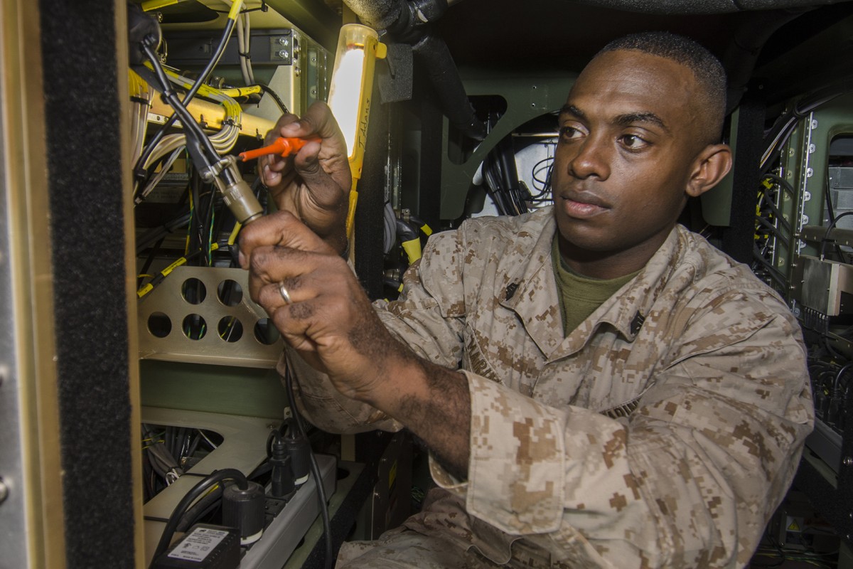 marines-use-hands-on-training-to-improve-proficiency-article-the