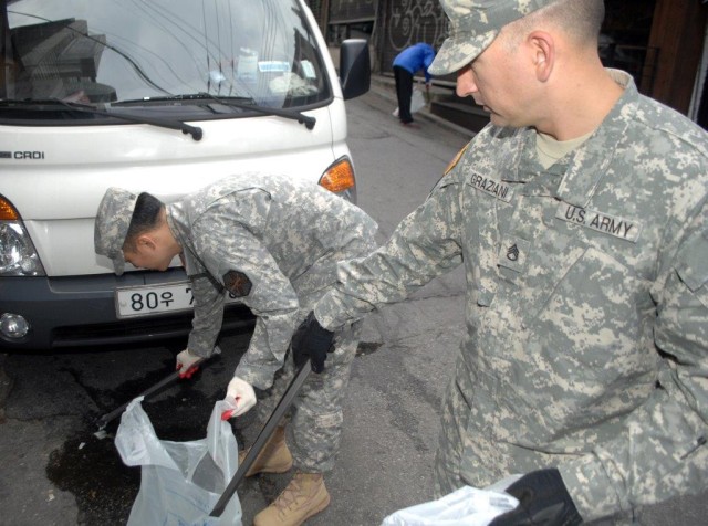 Soldiers help clean-up Itaewon