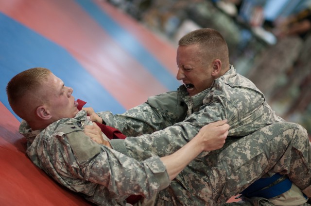 2013 U.S. Army Reserve Best Warrior Competition: Modern Army Combatives