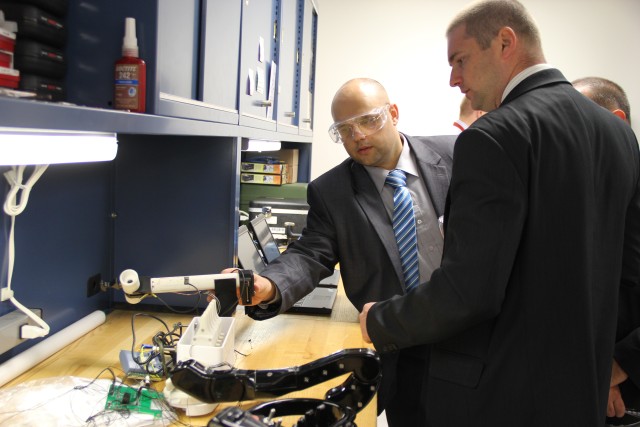 Polish scientists, Army researchers discuss partnerships