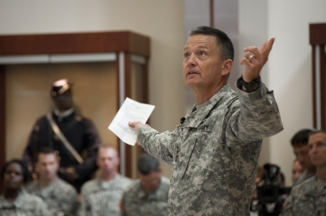FORSCOM Commander praises headquarters team for "unwavering commitment"