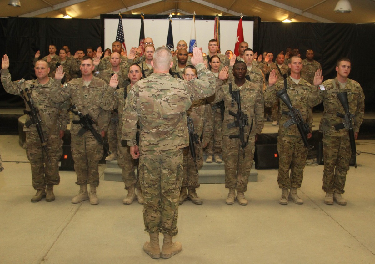 Deployed Soldiers Re-enlist In Mass Ceremony | Article | The United ...