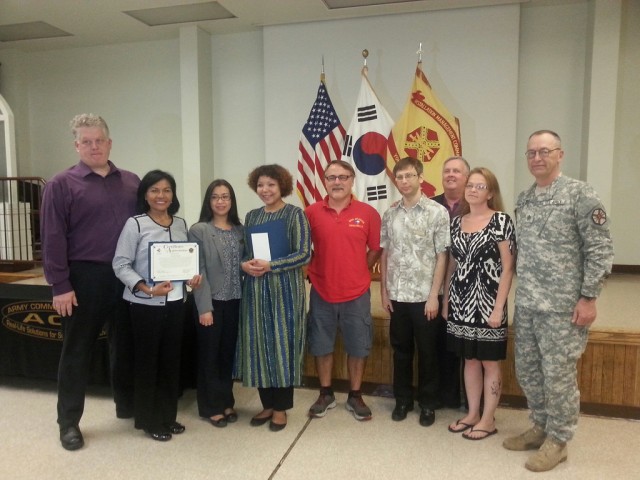 Volunteer of the quarter awarded at Yongsan