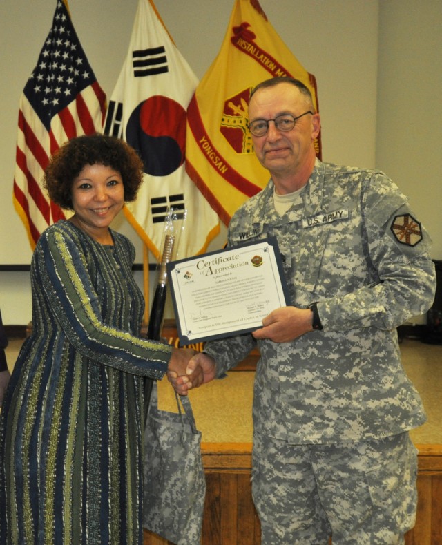 Volunteer of the quarter awarded at Yongsan