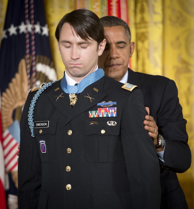 Former Army captain receives Medal of Honor at White House