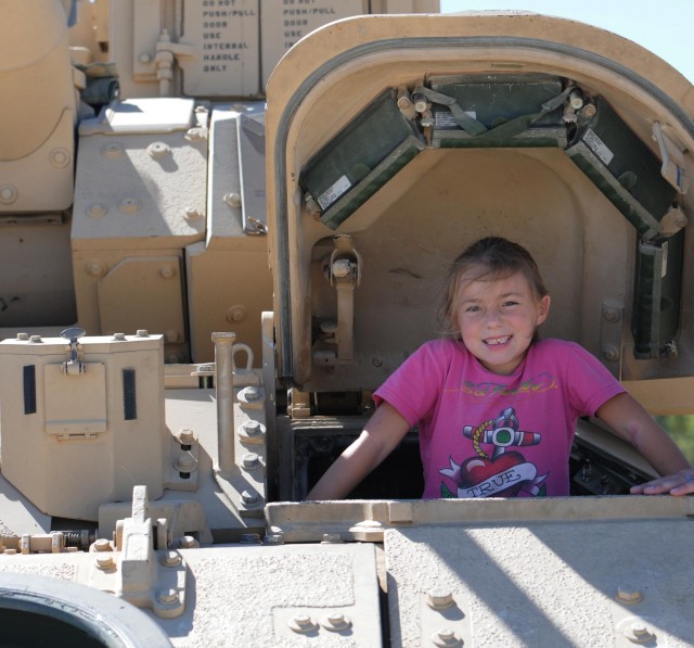 'Mustang' battalion hosts gunnery family day