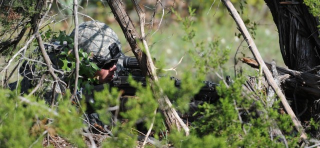 Infantrymen conduct live-fire training exercise