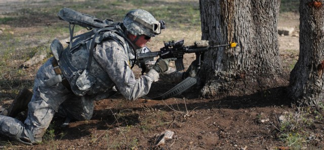 Infantrymen conduct live-fire training exercise