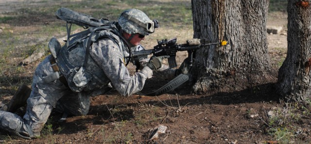 Infantrymen conduct live-fire training exercise