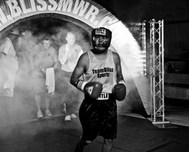 National boxing champ prepares 5th AR Soldiers for boxing smoker